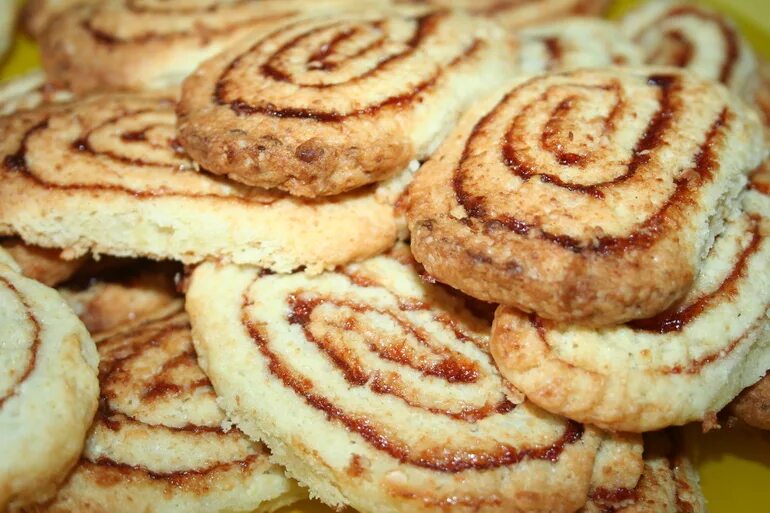 Творожное печенье с маслом рецепт. Творожное печенье Катрин Бауэр. Печенье с творогом. Творожное печенье круглое. Печенье с творогом и сметаной.