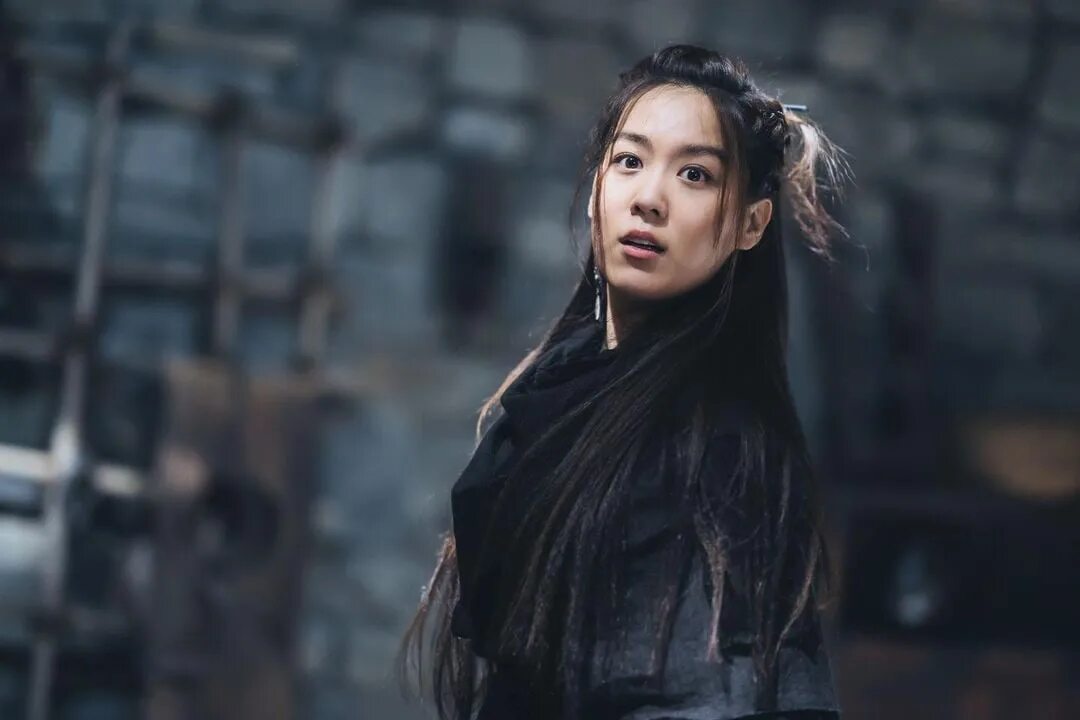 Ли сунь си дорама. Пак бо гом свет луны очерченный облаком. Луна дорама софтбокс. Луна дорама софтбокс. Свет луны влекомый облаками дорама.