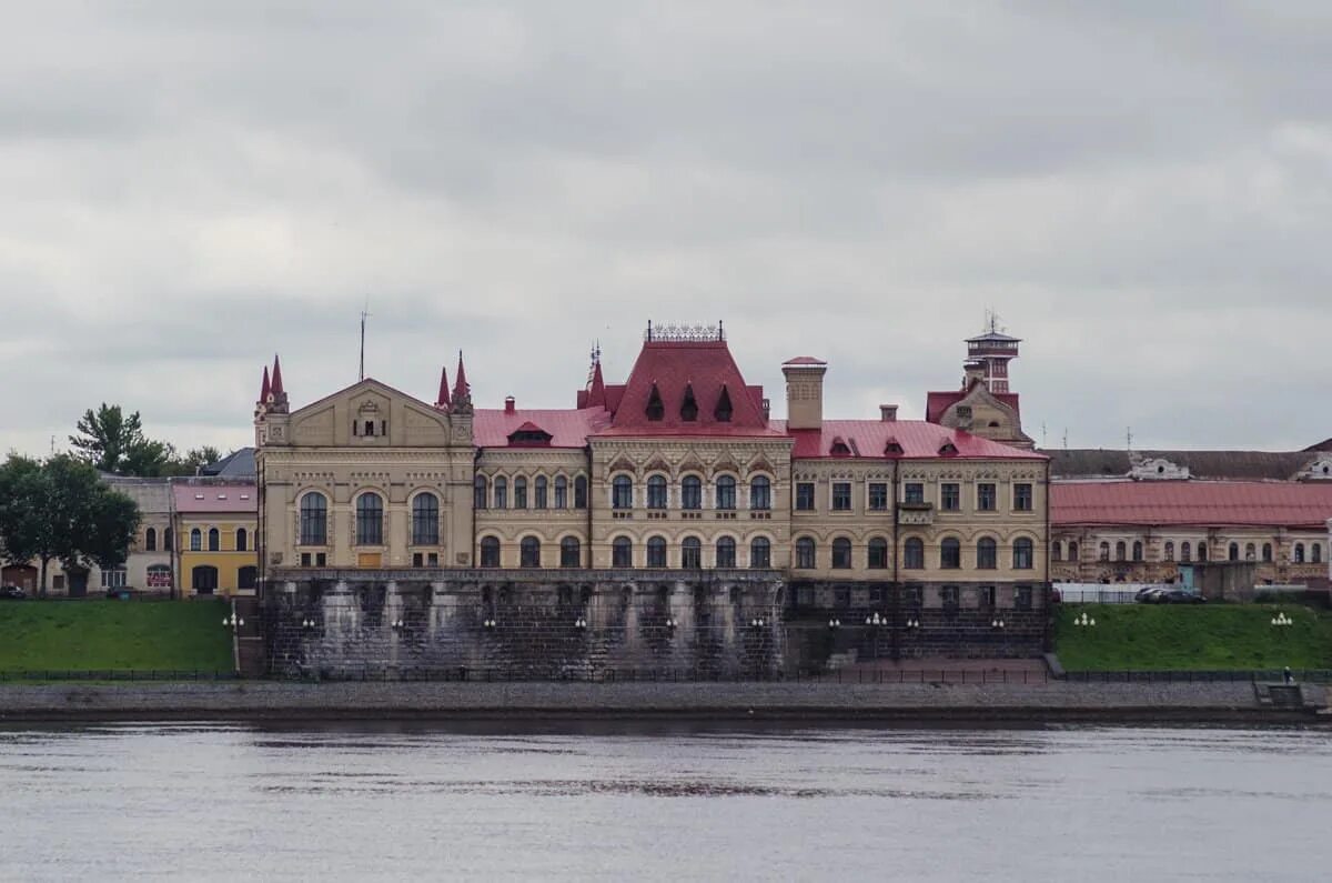 Рыбинск новая биржа. Рыбинск новая биржа. Рыбинск здание биржи. Новая хлебная биржа рыбинск. Рыбинский музей-заповедник рыбинск.