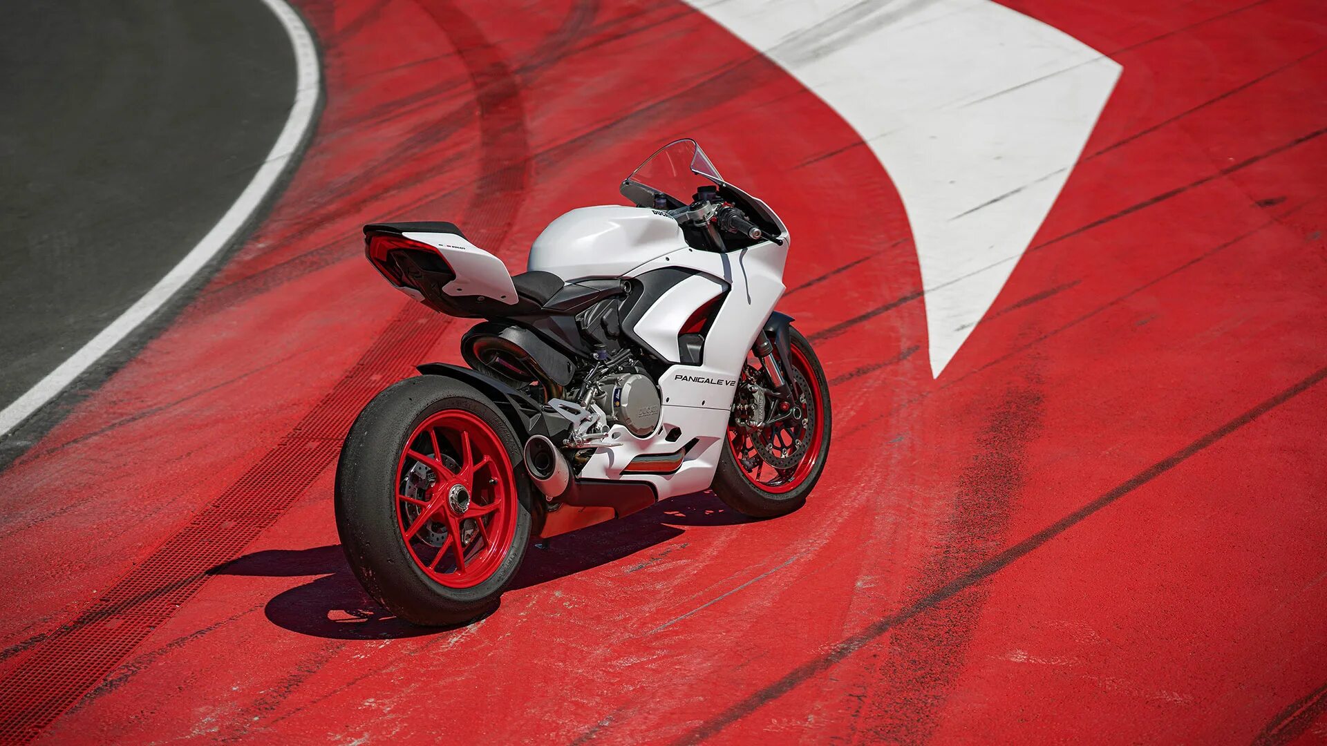 Panigale v2 2021. Дукати Panigale v2. Ducati Panigale v2 вес. Ducati Panigale v4 белый.