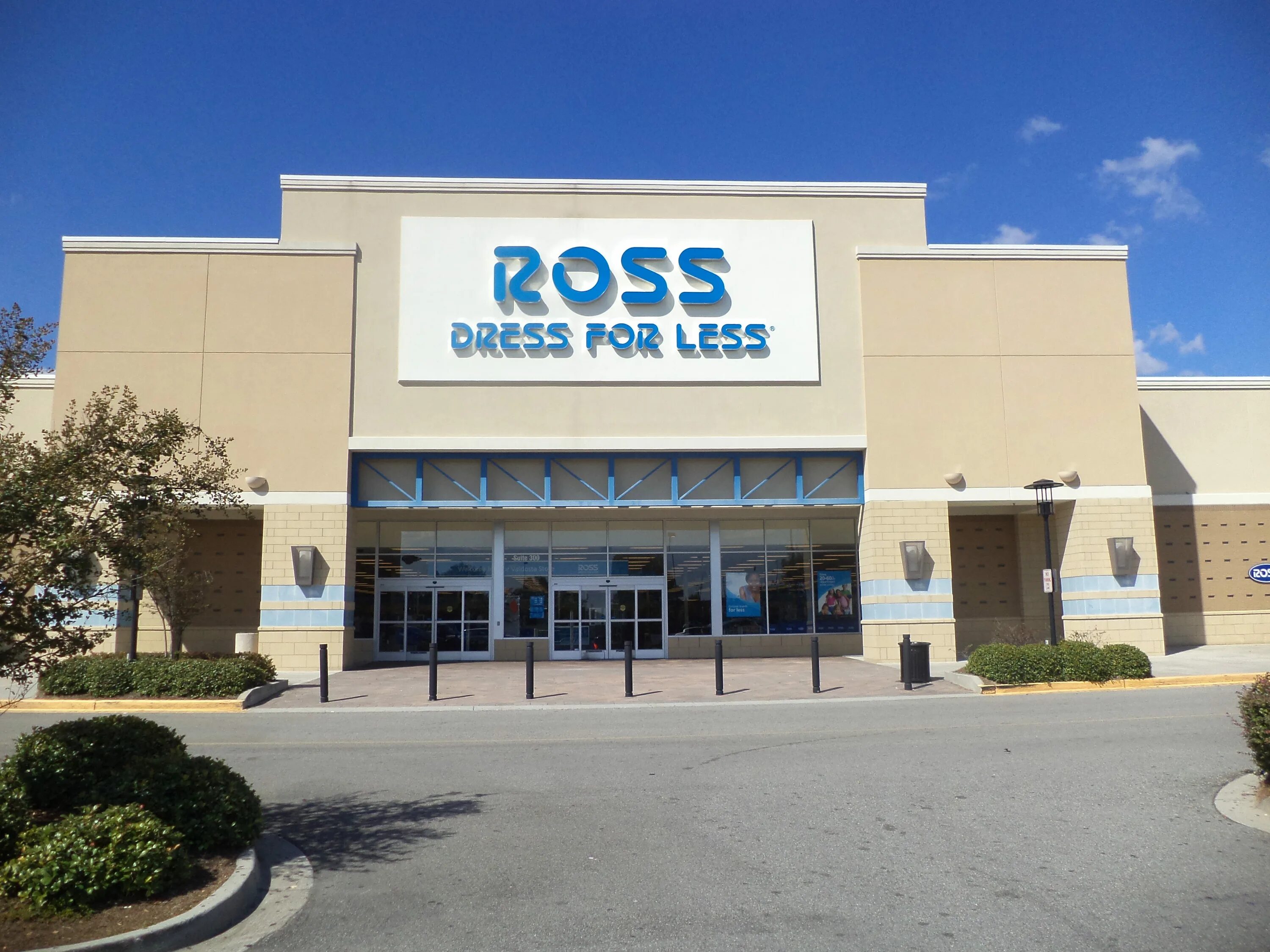 Stores near me. Ross магазин. Ross магазин в Америке. Ross Dress for less. ЦУМ Росс.