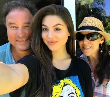 Who Is Actress Kira Kosarin Boyfriend, Check Out Kira Kosarin Dating.