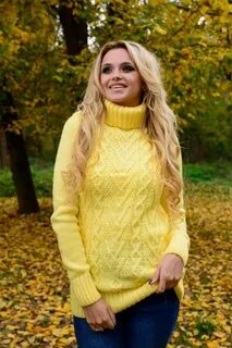 Желтый вязаный