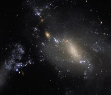 Некоторые галактики приближаются к нам