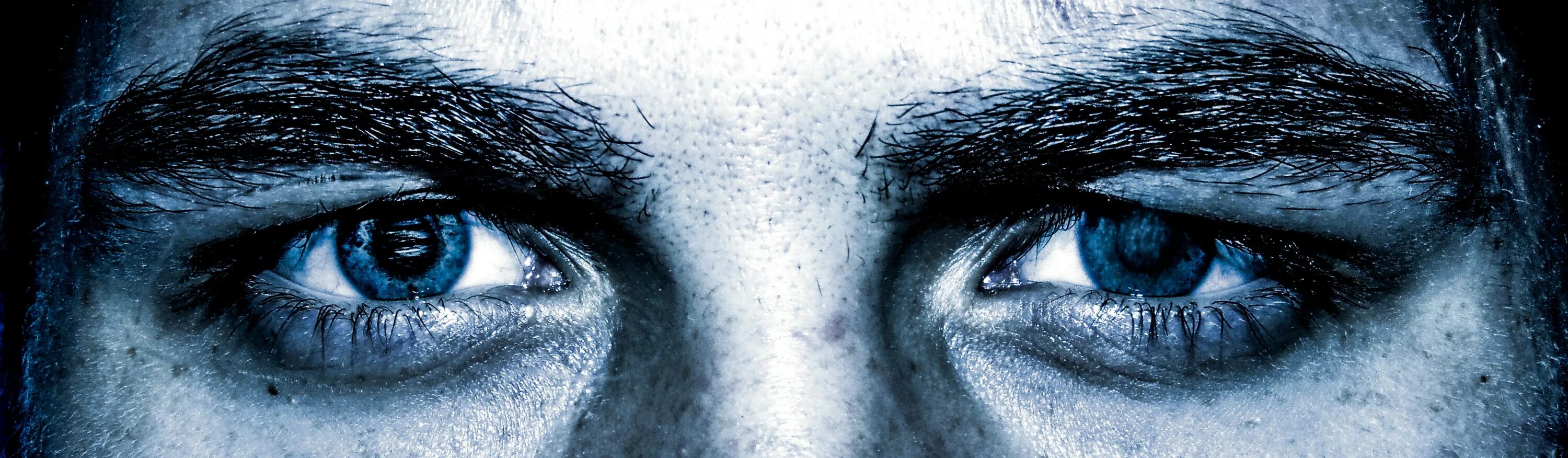 Холли халстон влагалище. Глаза гиф. Глаза фэнтези. Dark eyed they were. Eyes in the darkness.