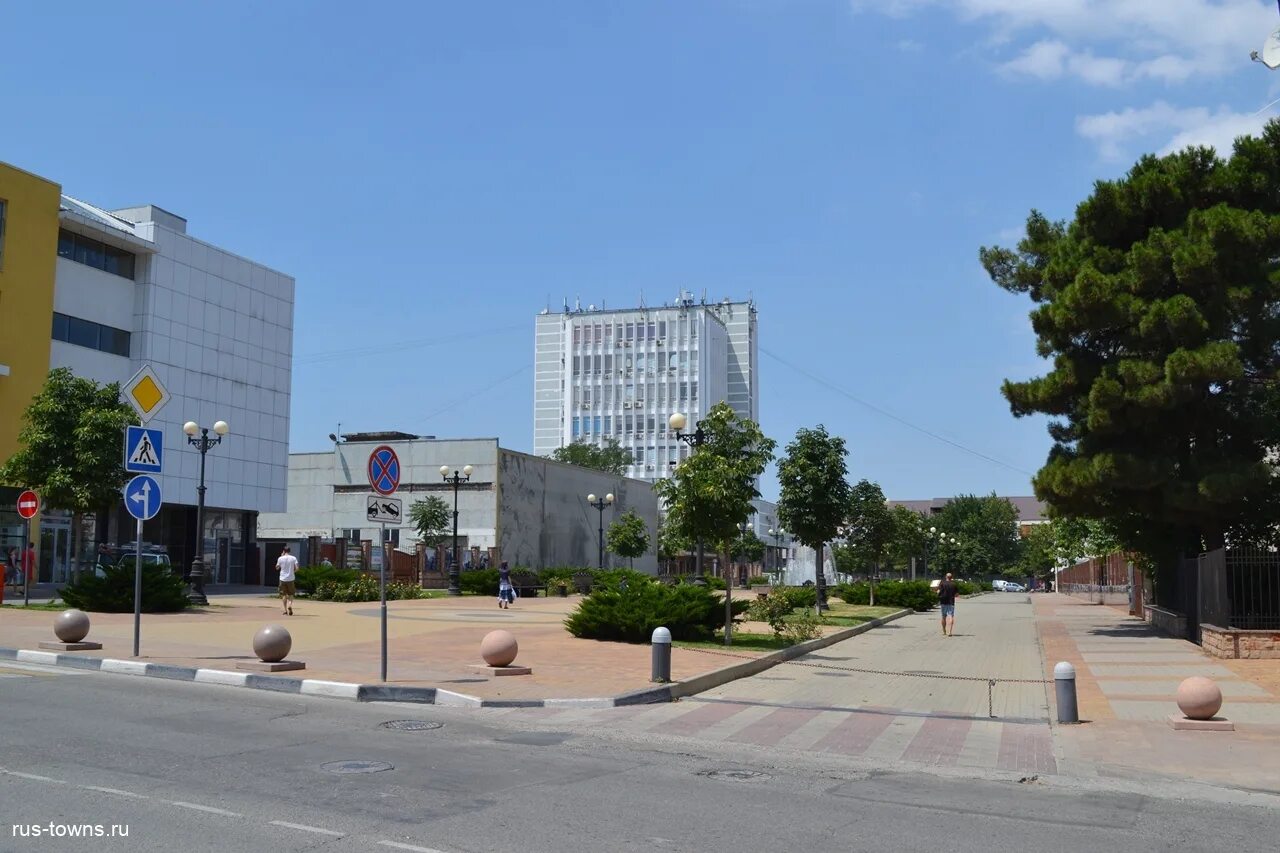 Аренда квартир. Дом отдыха на ладони 44 фото. Новороссийск многоэтажки. Победа новороссийск адрес. Новороссийске ул победы 21.