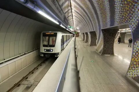 Метро апрель