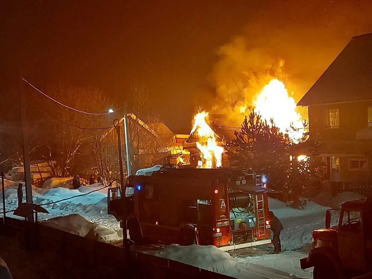 2 декабря вечером. Пожар в Глазове. Пожары 2022. Пожар в Глазове вчера. Пожар в Глазовском районе вчера.