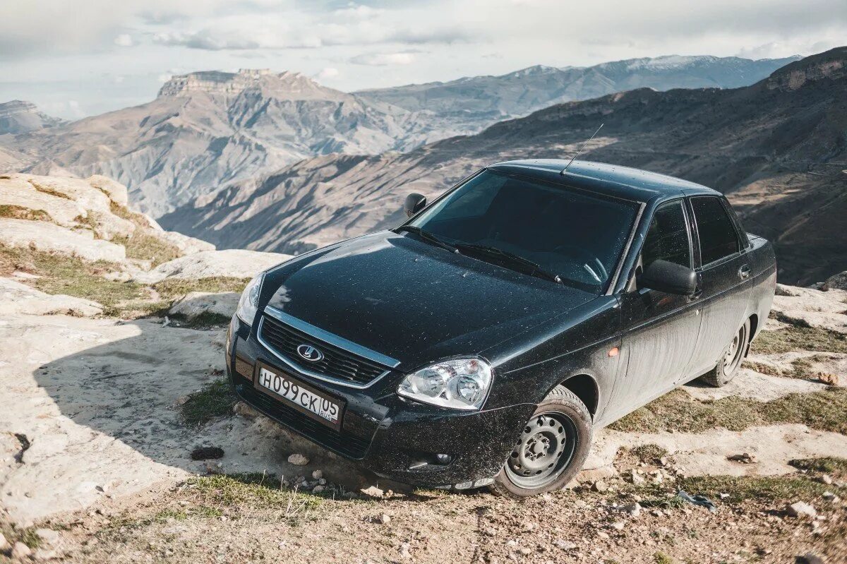 Медная посуда кумыков. Традиционные предметы быта народов дагестана. Кчр вазы. Посуда карачаевцев национальная. Амфора-кувшин 115см.