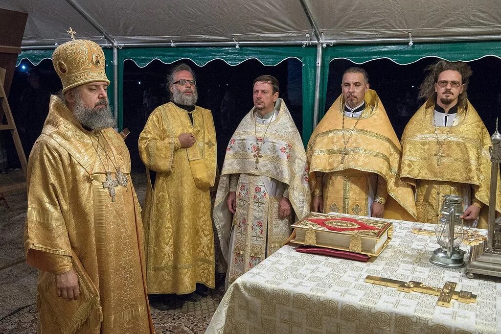 патриарх кирилл трапезничает. трапеза в церкви. что ели священники. кухня монастыря ватопед. всеволод чаплин курит.