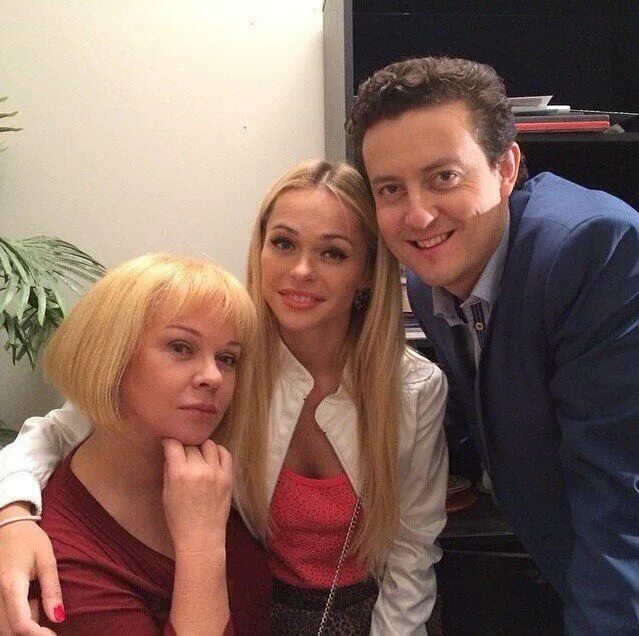 Ярушин и хилькевич вместе. Виталий гогунский универ новая общага. Универ новая общага кристина и антон. Екатерина молоховская универ новая общага. Маша и кузя универ.