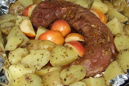 Вырезка с картошкой в духовке