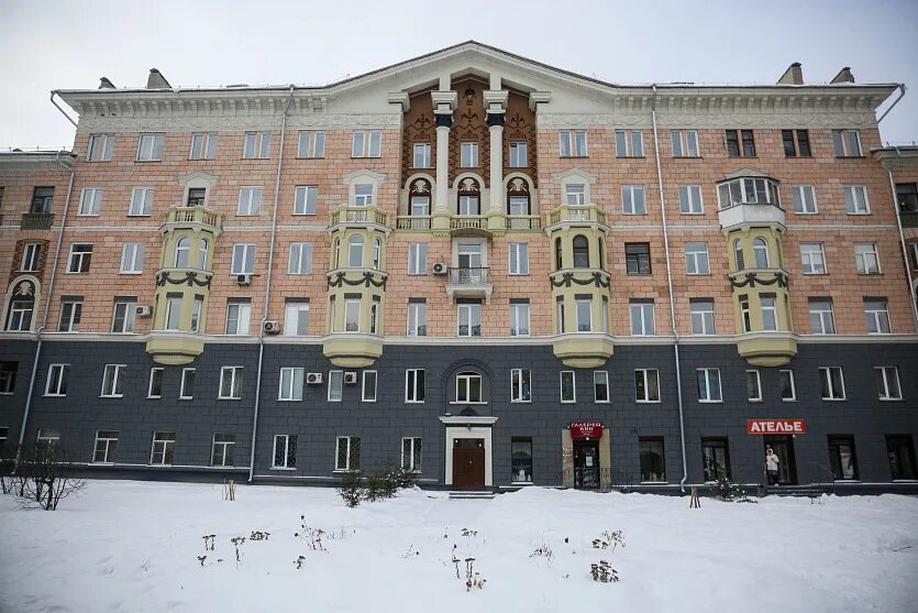 Станиславского 4 Новосибирск. Станиславский Новосибирск сталинский дом. Дом Новосибирск Станиславского 20.