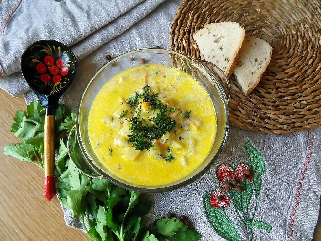 Суп с овощами и сыром. Суп романо сырный. сырный суп с плавленными сырками. сырный суп с овощами. овощной суп с сыром.