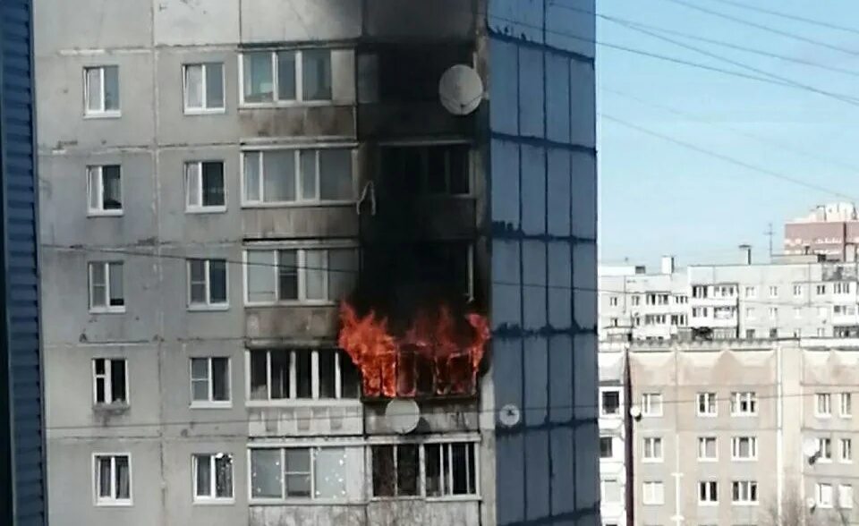 Пожар в Череповце. Пожар в многоэтажном доме. Горящий многоэтажный дом. Пожар в высотном доме. Что случилось в дом 4