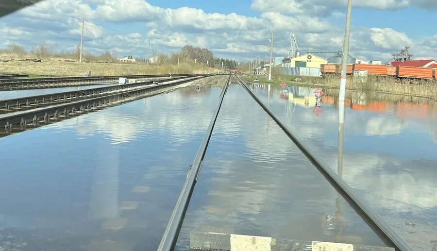 Паводок 2024 брянск прогноз. Паводок в Брянской области 2022. Потоп в Брянске 2022. Паводок ул. Луговая Брянск. Затопление ЖД путей.