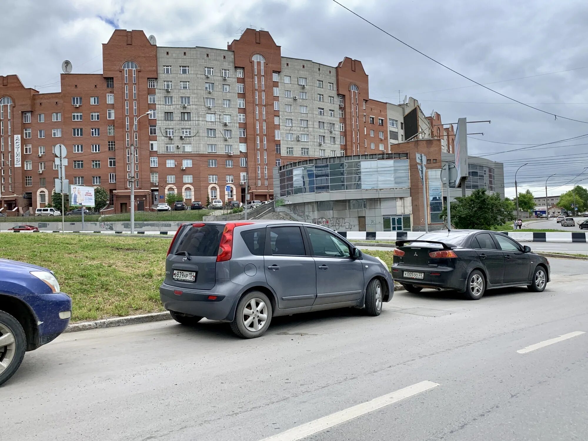 Машины в Новосибирске. Фото машин в Новосибирске. Фотодни в НСК С машиной. Эксперт авто Новосибирск.