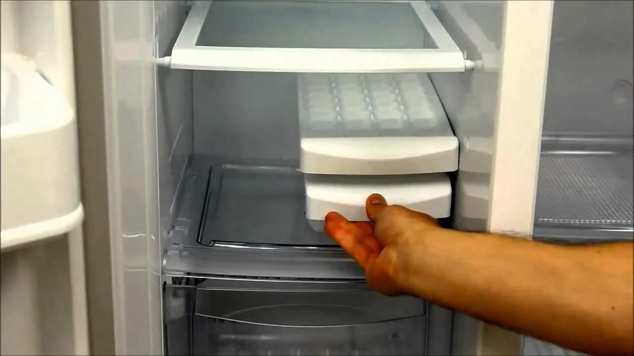 Сервисный центр холодильников лджи. Внутренняя стенка холодильника Лджи. Холодильник LG GW-b207 QVQV. Упоры для холодильника LG. Холодильник LG С выкатными ящиками.