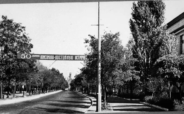 Дорога в горловке солнечный. Горловка 60 года. Горловка старая. Горловка 70х. Горловка площадь восстания шахта кочегарка.