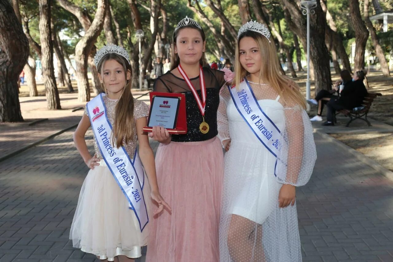 Конкурс красоты сочи 2019. Подиум красоты. Дети конкурс fashion. Конкурс красоты дефиле на подиуме. Детский конкурс красоты в америке.