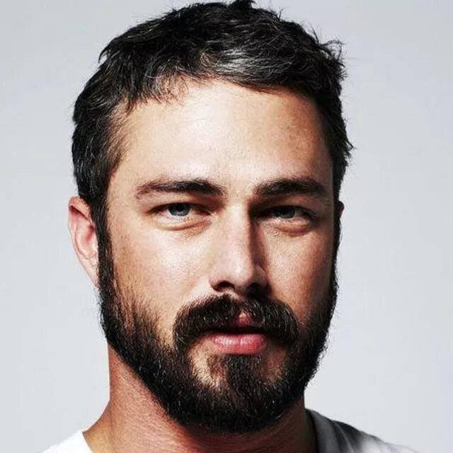 Борода Бальбо. Стрижка бороды Бальбо. Taylor Kinney Beard. Форма бороды Бальбо.