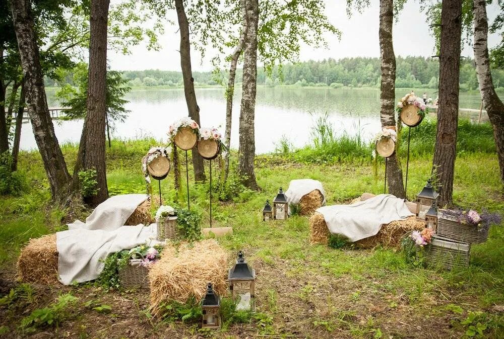 Фотозона в лесу. Фотозоны в лесу пикник. Фотозона на свадьбу на природе. Фотозона на корпоратив на природе.