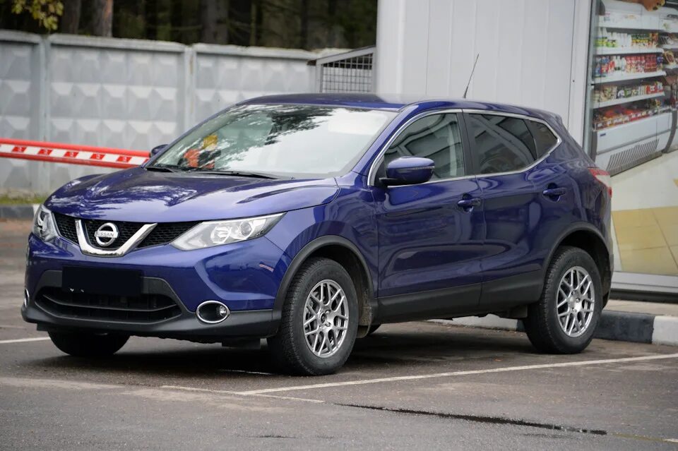 Nissan qashqai синий. 0 cvt (144 л. Ниссан qashqai синий. Кашкай 2014 синий. Ниссан кашкай темно синий.