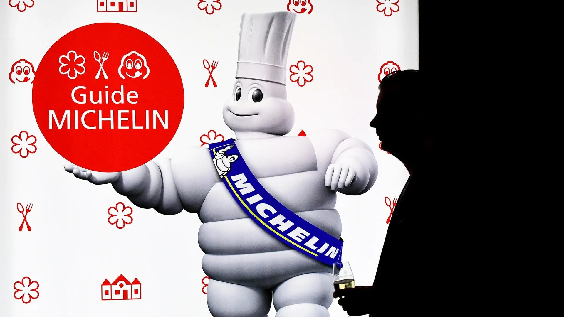 Первая звезда мишлен. Звезда Мишлен. Табличка Мишлен. Мишлен логотип. Michelin Guide.
