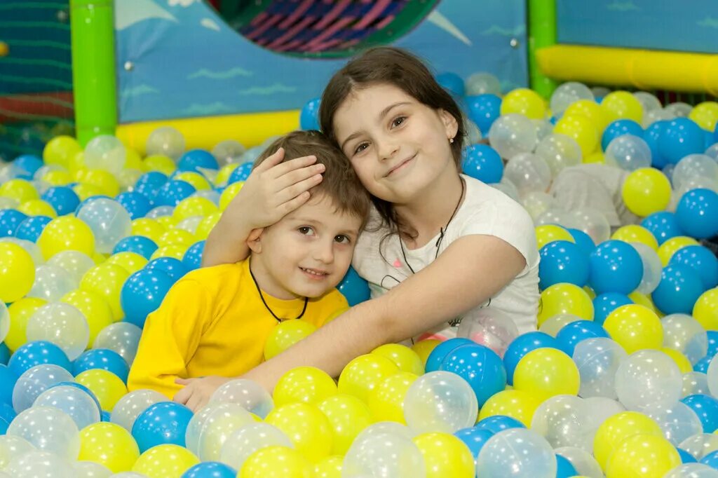 игровая комната алиса. красная площадь краснодар острова развлекательный центр. детская игровая новороссийск. 7 континент геленджик батутный центр. детская комната новороссийск игровая.