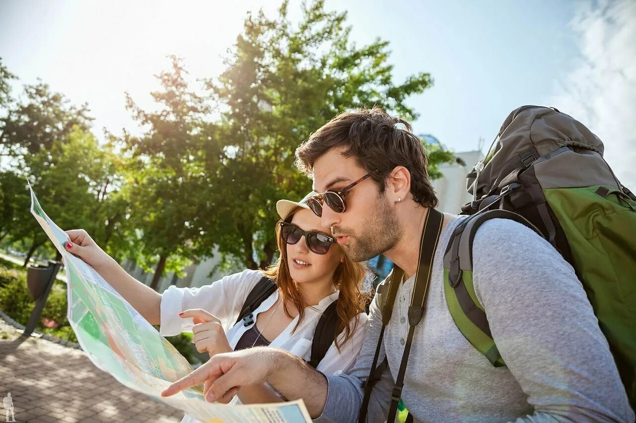 Tourism reading. Туризм и путешествия. Люди путешествуют. Путешествия картинки. Фотосессия путешествие.