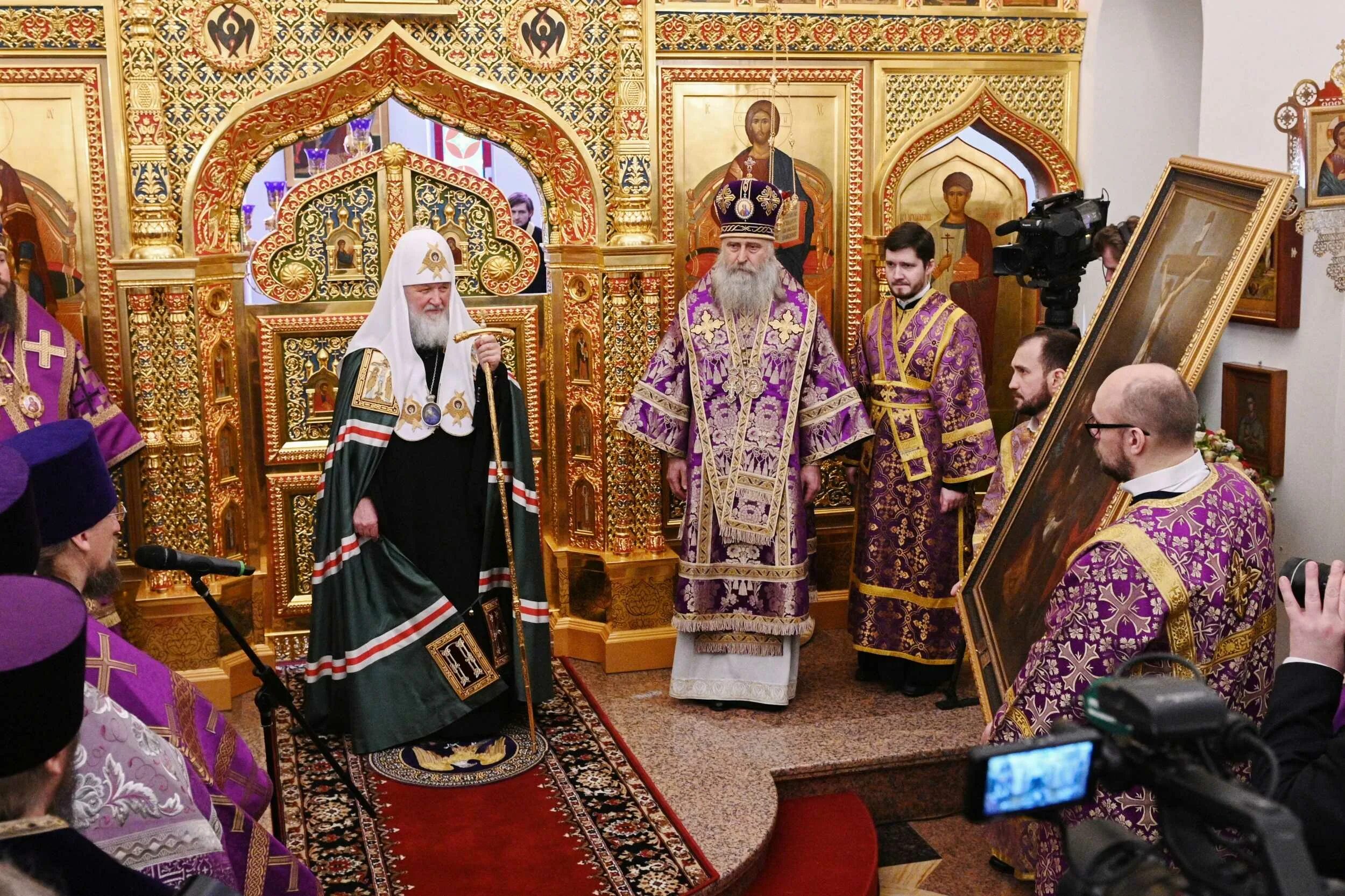 зарплата священника в москве