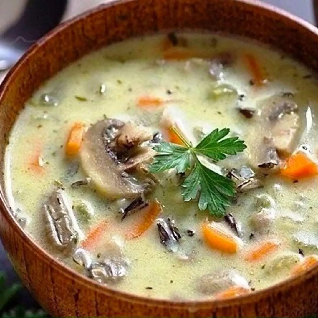 Суп с грибами рисом и картошкой. Грибной сливочный суп. Для супа. Сливочный суп с шампиньонами. Сливочный суп с грибами.