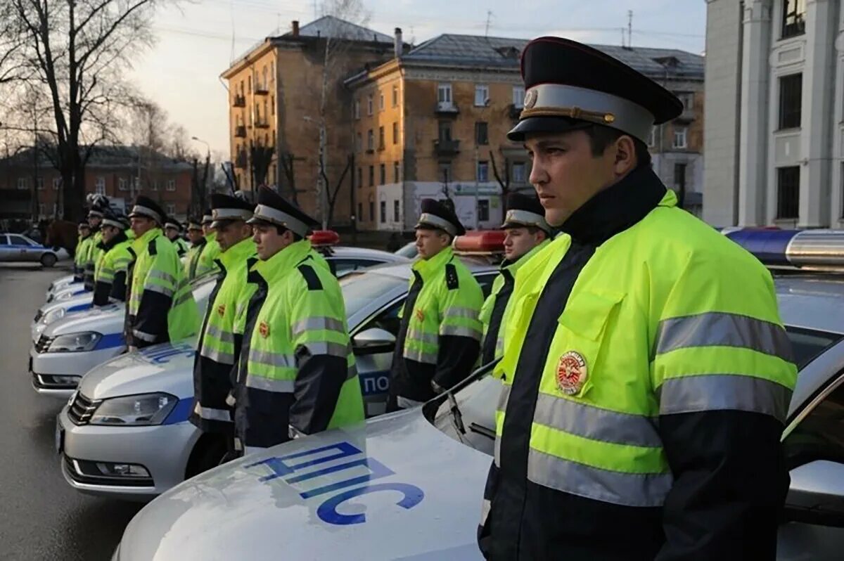 ДПС ГИБДД. Полиция ГАИ. Сотрудник ГИБДД. Дорожно-патрульная служба ДПС.