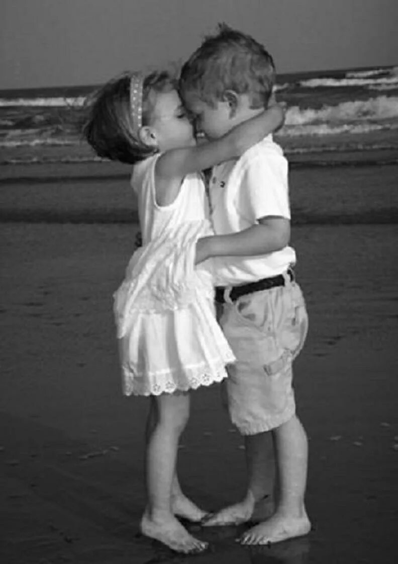 Мальчик и девочка любовь. Девятилетний спас ребёнка. Сексуальность подростка. Девочки подростки занимаются. Мальчик и девочка любовь.