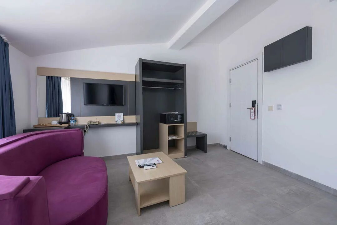 Jura hotels lara 4. Armas sunrise lara). Armas sunrise lara) 5* кунду, анталия, 1100 м до моря. Palmet family lara (ex. Royal towers hotel lara.