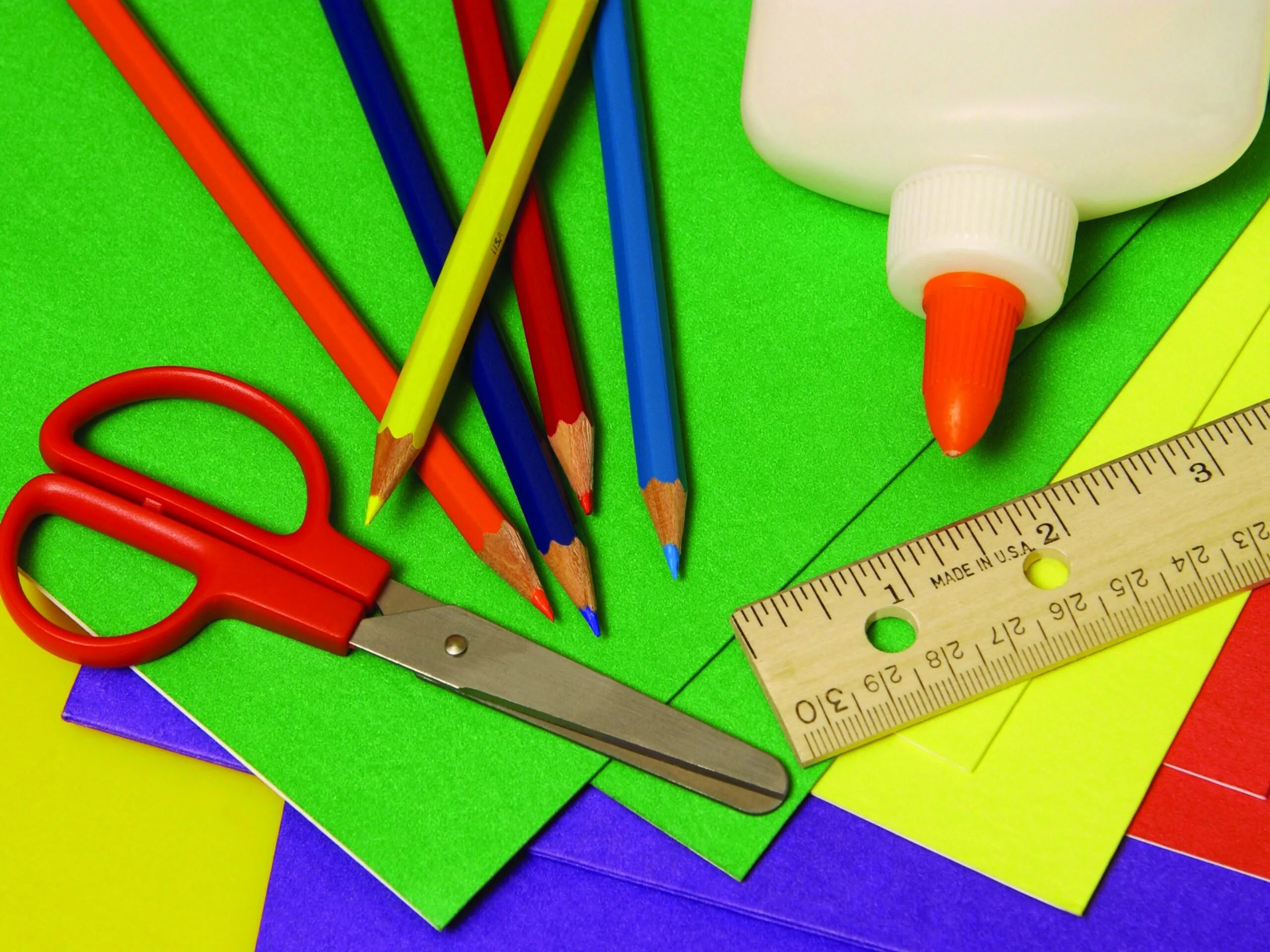 Подготовка материала к занятиям. Содержание подготовки руководителя занятия. Организация рабочего места на уроке технологии. Инструменты для работы с бумагой. Особенности подготовки учителя к уроку.