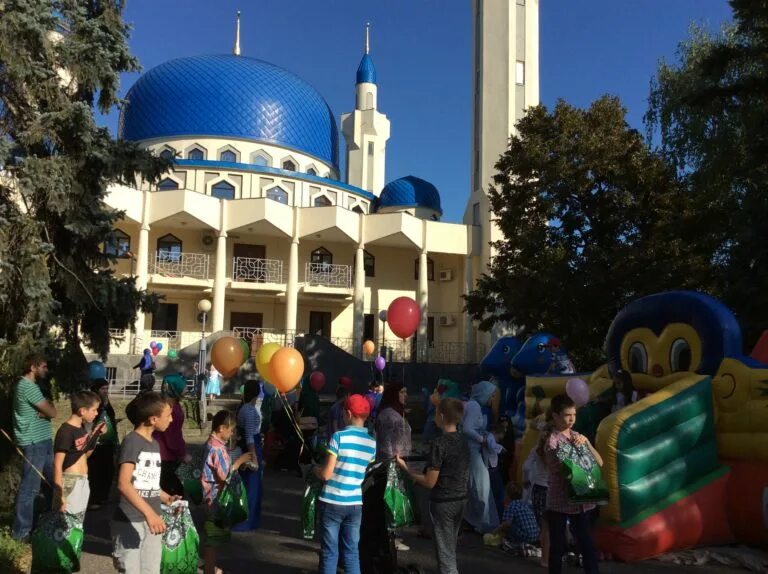 Курбан байрам Адыгея. Ураза байрам Майкоп. Майкоп мечеть Курбан байрам. Соборная мечеть Майкопа. Ураза байрам в адыгее