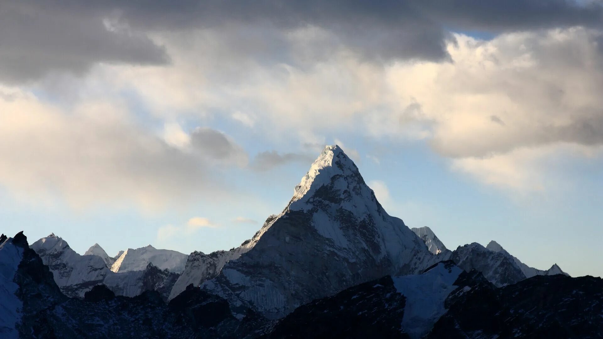 6 великих гор. Ama Dablam гора. Ама Даблам гора высота. Непал пейзажи ама Даблам. Ама-Даблам горы Непала.