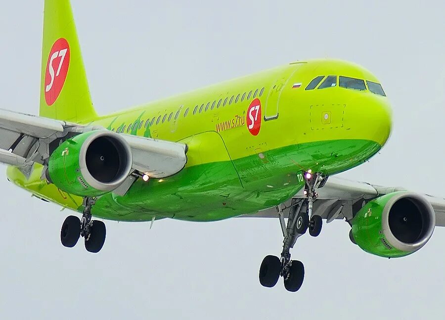 Https 7. Салатовый самолет s7. С7 АРЛАЙН. Самолёт s7 Airlines. Самолет s7 3046.