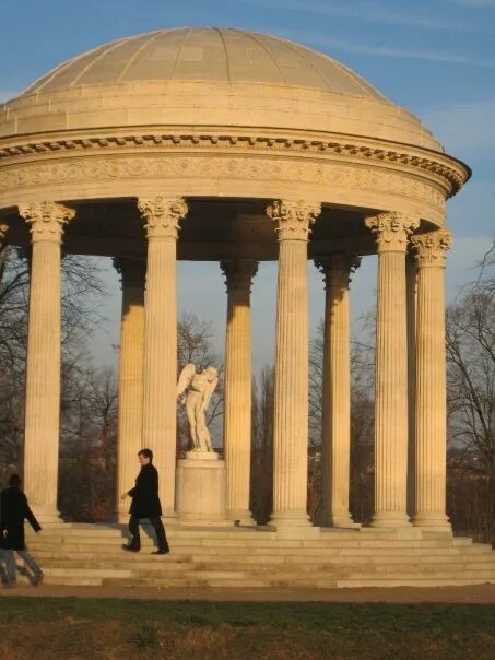 Temple of love. Храм любви в Версале. Малый Трианон храм любви. Ротонда в Версале. Храм Ротонда.