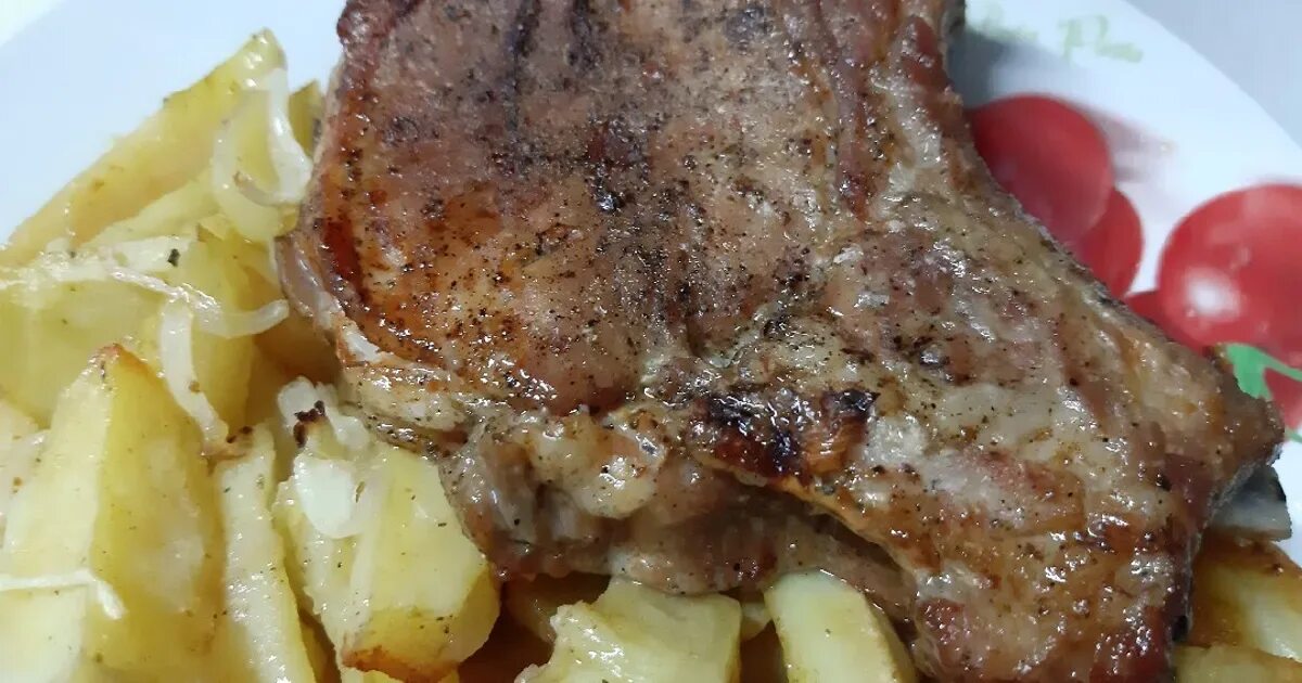 Как вкусно замариновать антрекот. Антрекот из свинины. антрекот в духовке. антрекоты в духовке из свинины на косточке. запечённая свинина на кости.