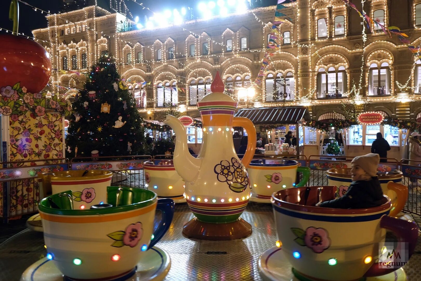 Новогодняя еда на красной площади. Ярмарка в москве на красной площади. До какого числа работает гум ярмарка 2024. Гум ярмарка 2023. Ярмарка на красной площади.