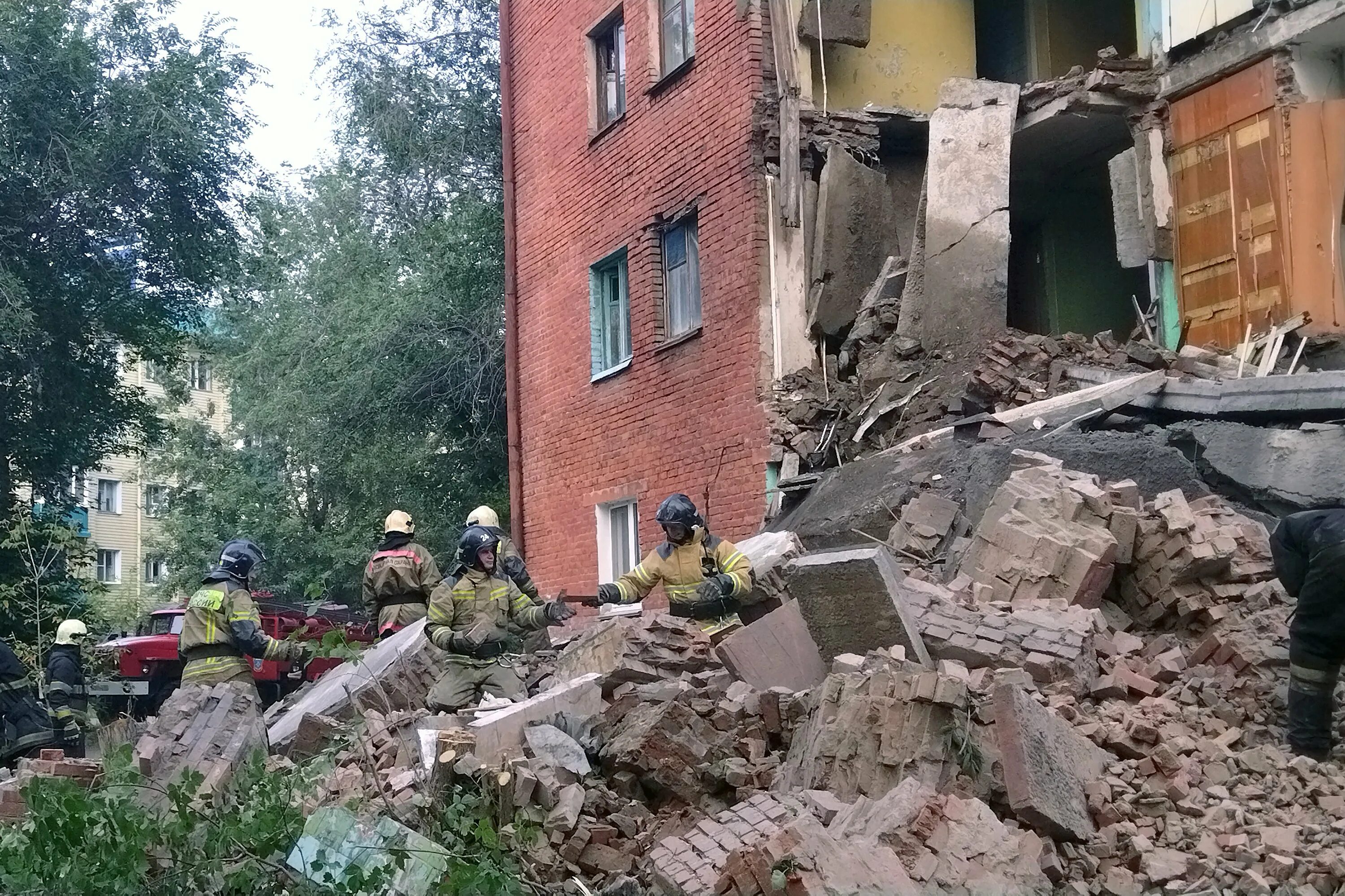 Обрушение жилого дома в омске