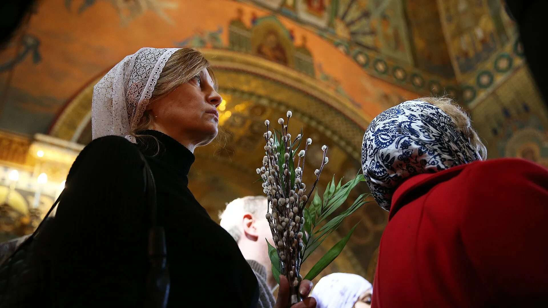 Какого числа вербное в этом году. С Вербным воскресеньем православные. Вербное воскресенье православный праздник. С Вербным католическим воскресеньем. Рождество в храме.