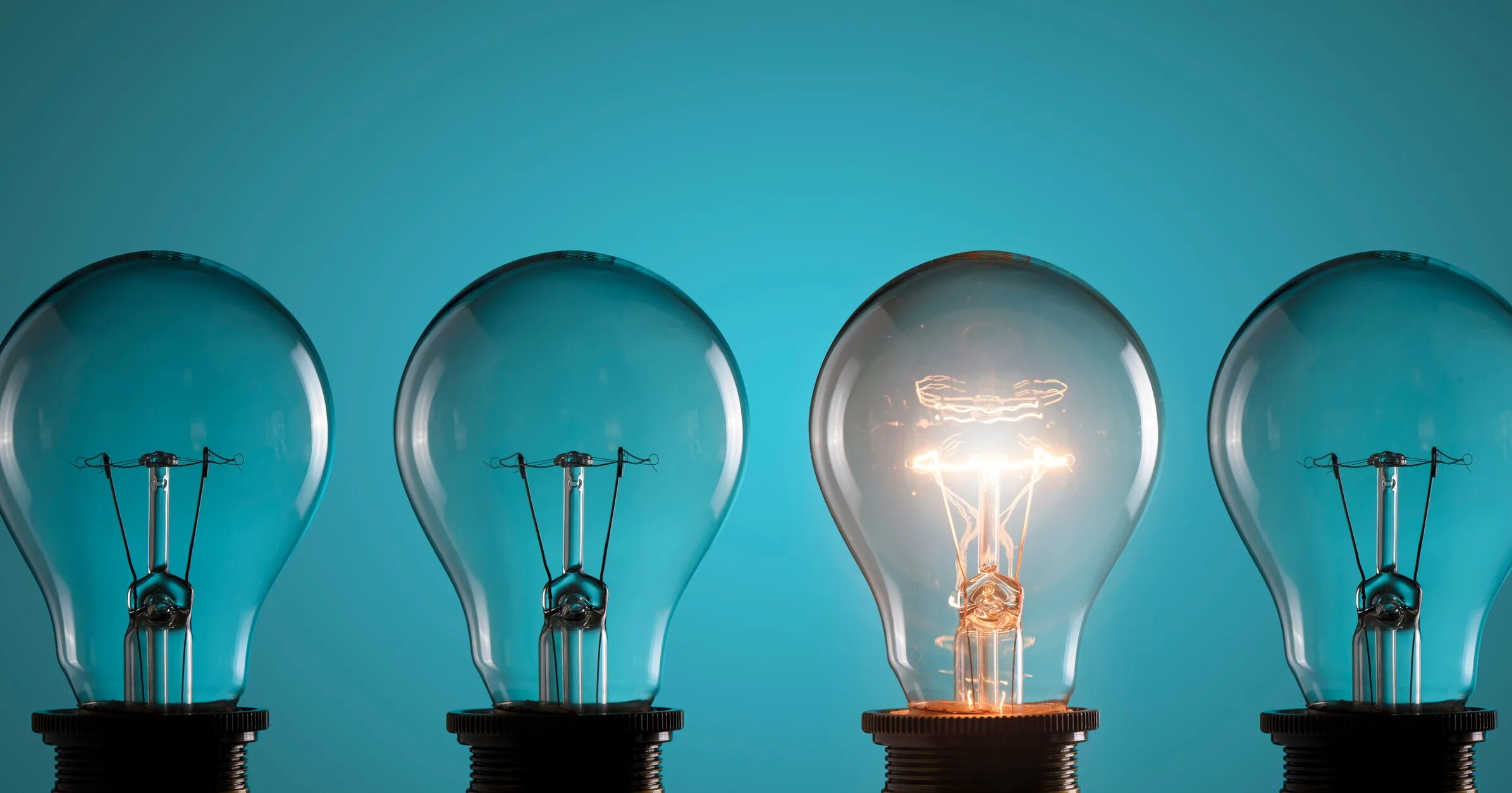 Человек придумал идею. Идея. Общение в соцсетях. Новые идеи как называется. Название компании придумать.