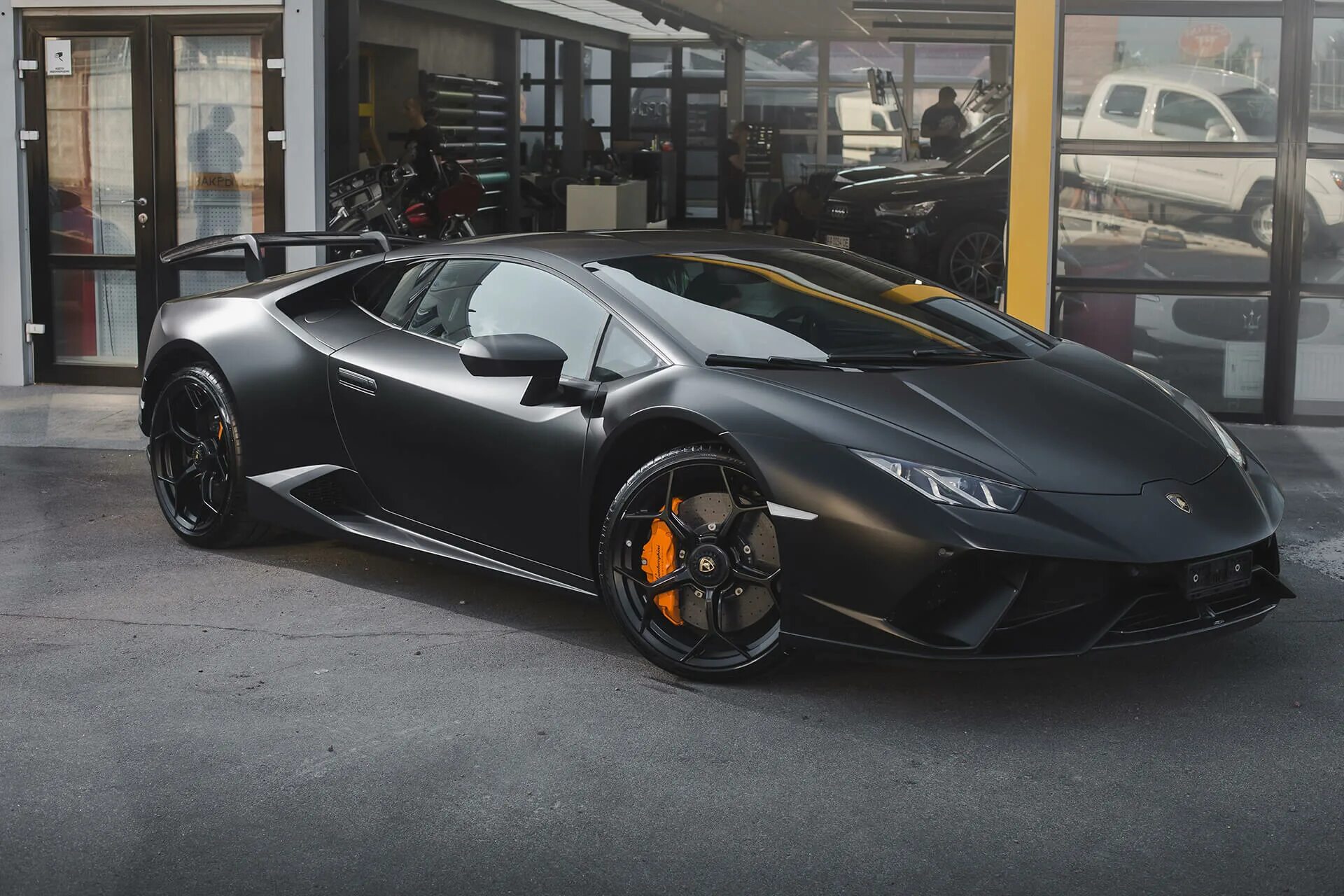 Ламборгини хуракан 100. Ламборгини уракан. satin black lamborghini huracan. ламборджини хуракан черный. ламборгини хуракан перфоманте.