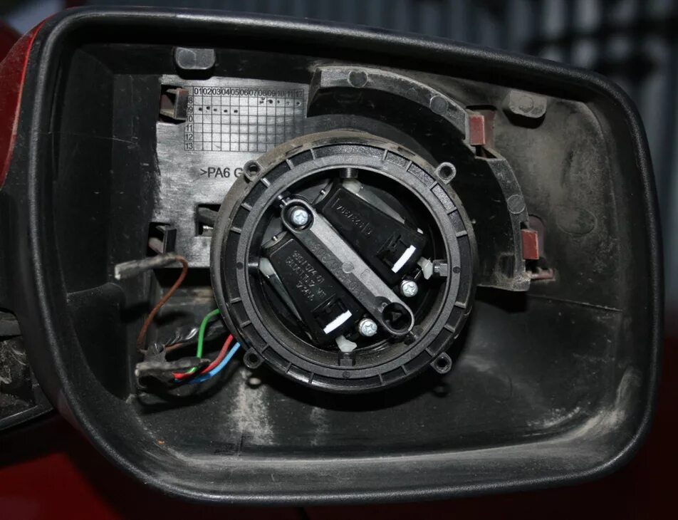 зеркальный элемент лада гранта лифтбек. разобрать боковое зеркало лада гранта. разобрать боковое зеркало лада гранта. крепление зеркального элемента лада гранта. как снять зеркальный элемент гранта.