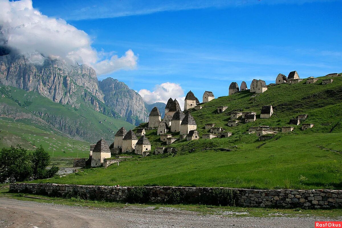 Фотография осетии. Даргавс в Северной Осетии. Даргавс ущелье. Даргавское ущелье Северная Осетия. Даргавс горы.