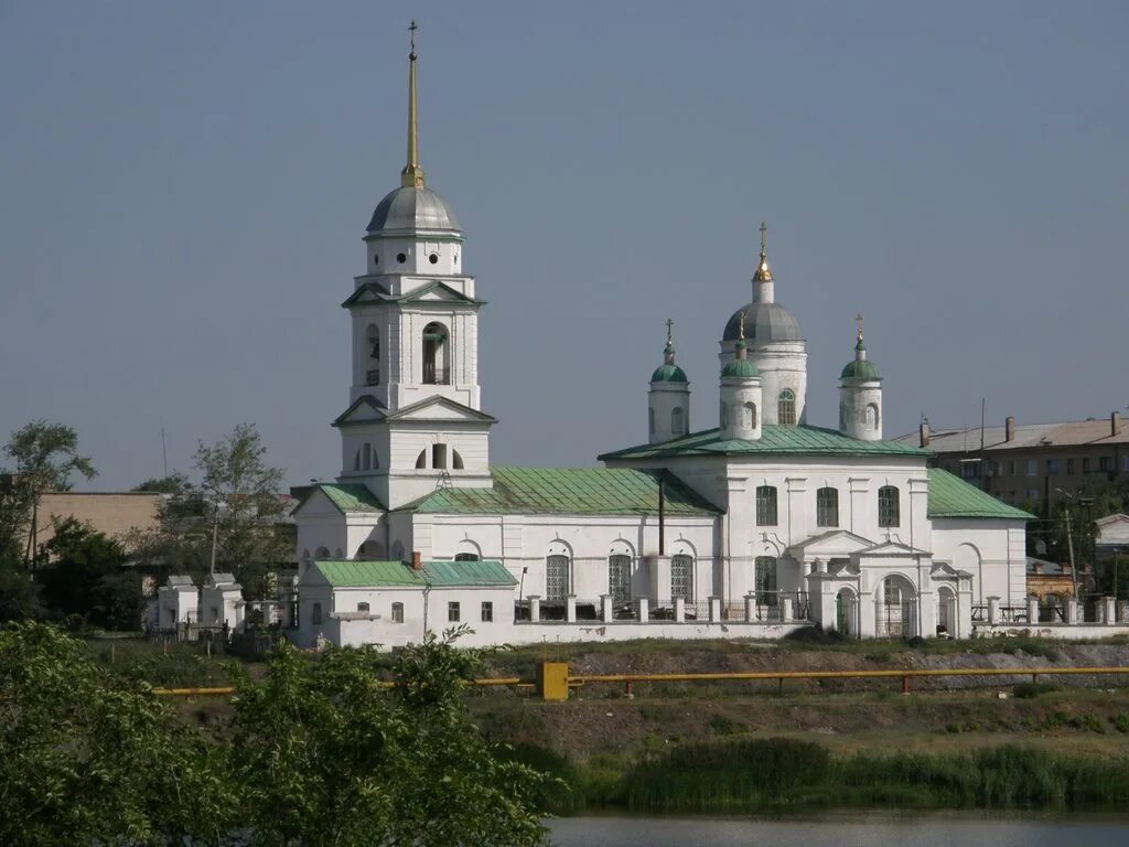 Церкви города троицка челябинской области. Церковь троицы живоначальной, троицк. Собор святой троицы троицк челябинская область. Храм димитрия солунского троицк челябинская область. Храм город троицк.