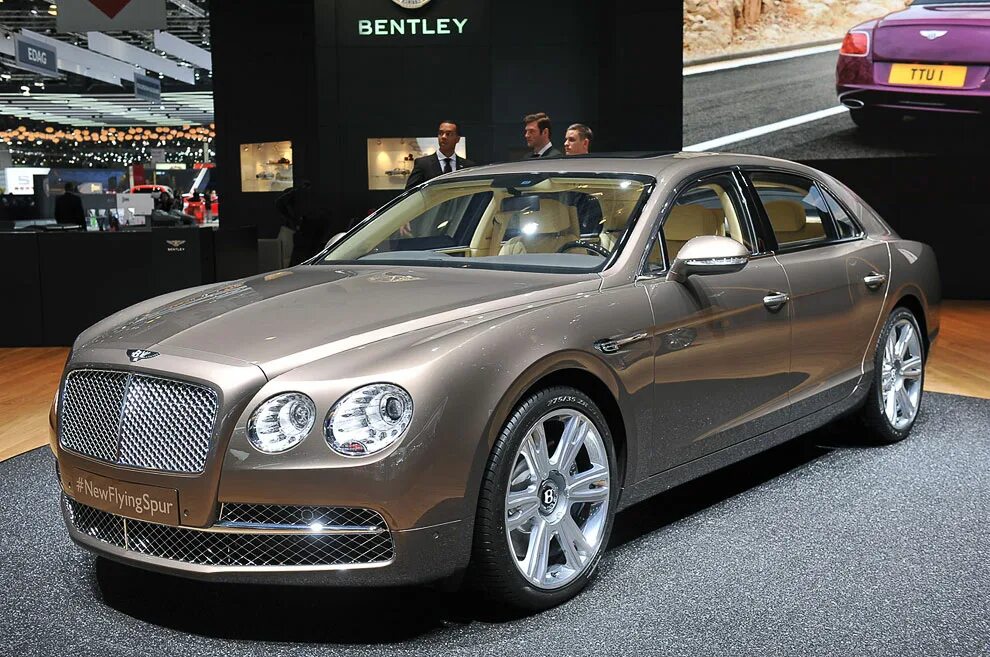 Faw hongqi e-hs9. Машина bentley mulsanne. Самый премиальный автомобиль. Rolls royce 222. Самый премиальный автомобиль.